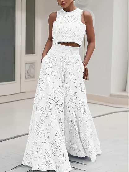 Boho set with broderie anglaise, cropped top, and pockets